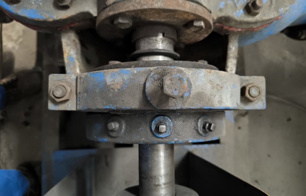 Pump bearing housing